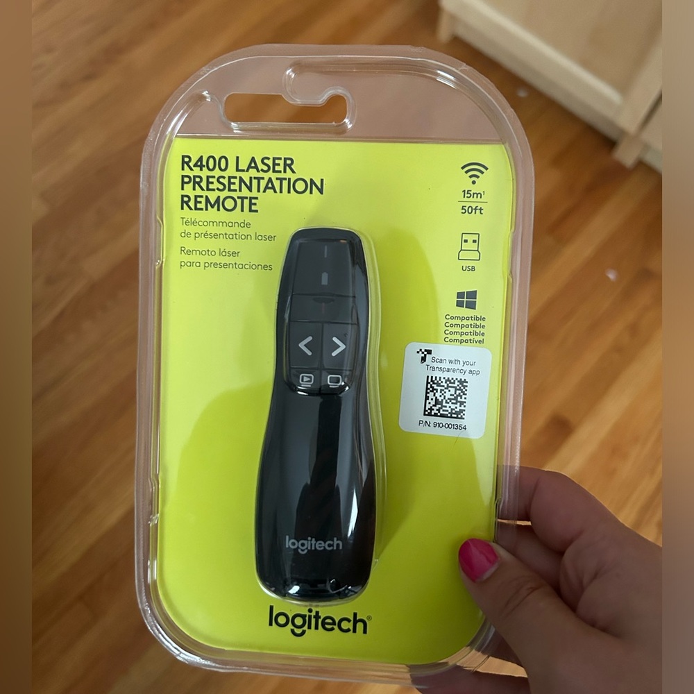 New in packaging Logitech presentation remote R400
